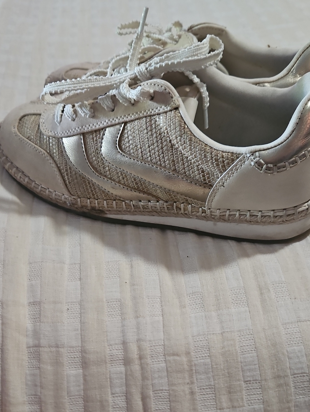 Universal Thread Cream Woven Lace-Up Women's Sneakers